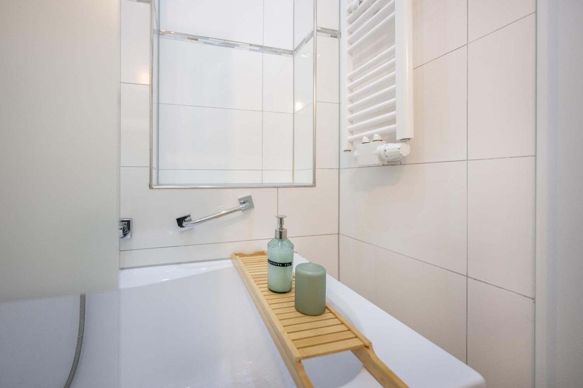 Wohlfuehlwohnung Mit 25 Qm Terrasse, Netflix Koblenz  Eksteriør billede